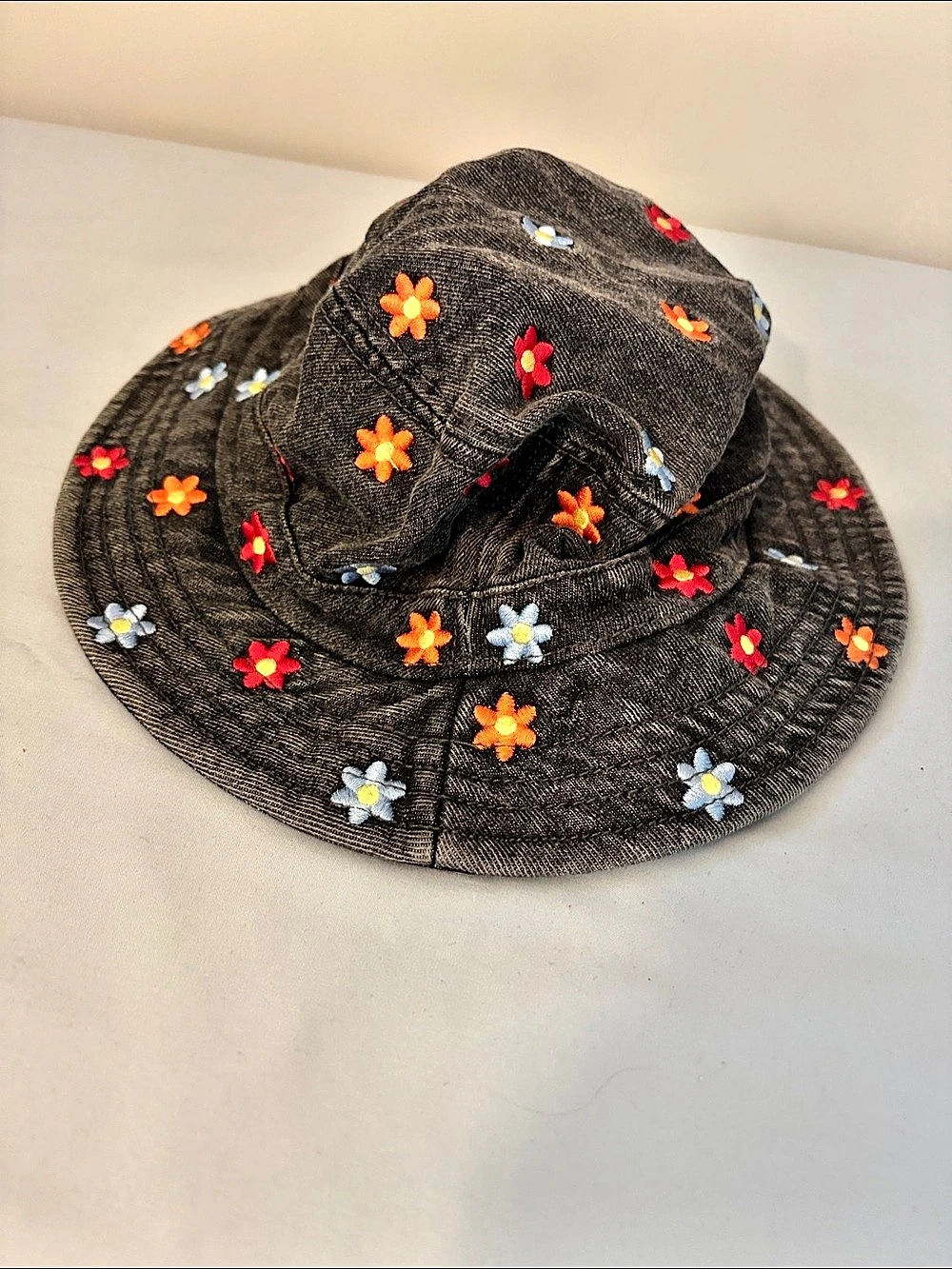 American Eagle Floral Bucket Hat Grey & Multicolor flowers